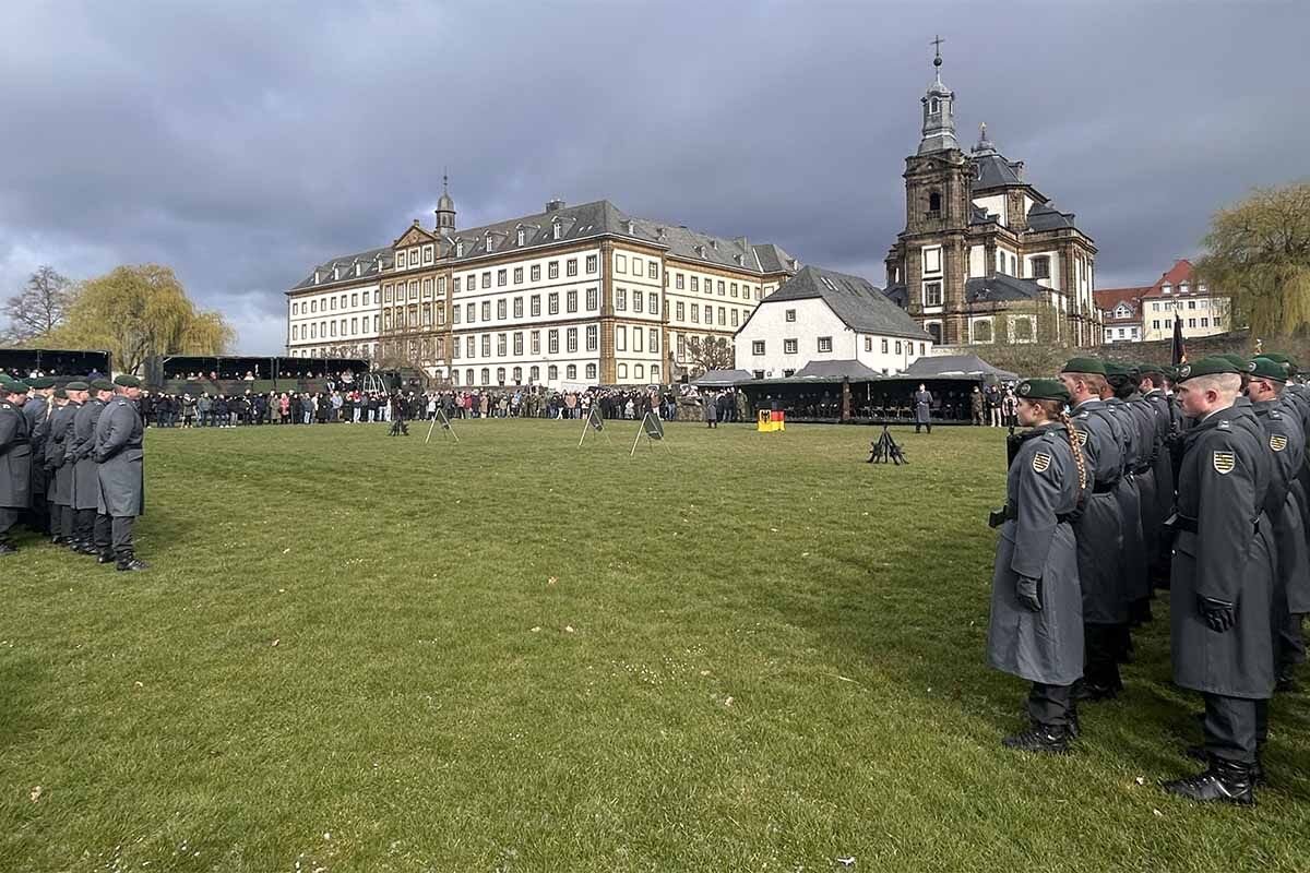 5./ PzGrenBtl 212 und Ehrenzug als Teil der Gelöbnisaufstellung angetreten