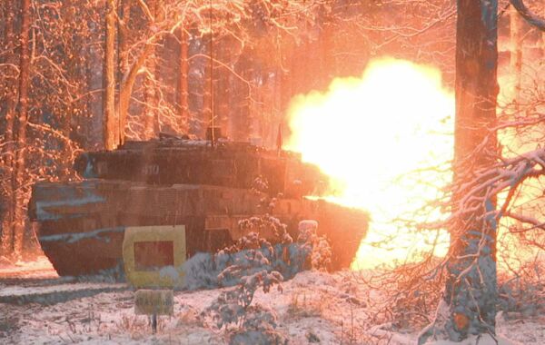 Freundeskreis der Panzergrenadiertruppe e.V.: Kampfpanzer Leopard 2 beim scharfen Schuß