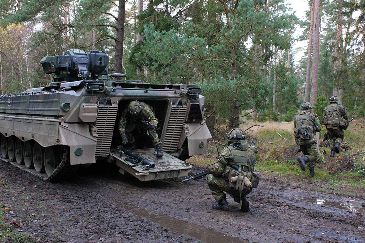 Leopard 2 beim scharfen Schuss