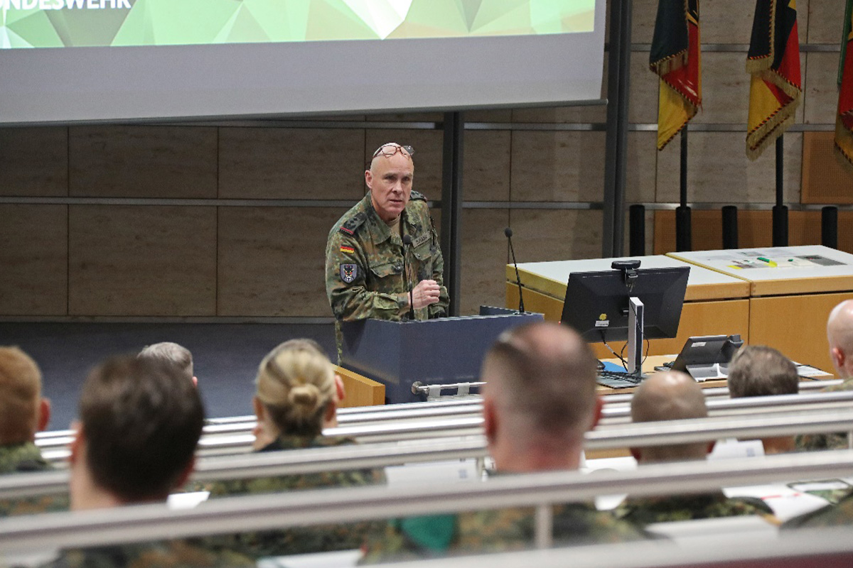 Freundeskreis der Panzergrenadiertruppe e.V. - Woche der Panzertruppen: Oberst Tillmann